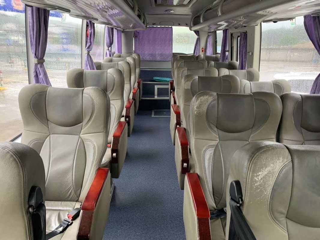 ZK6858 de Stadsbus van reeksyutong, Wit 19 Seater-Bus Diesel Linkerleidings 2015 Jaar