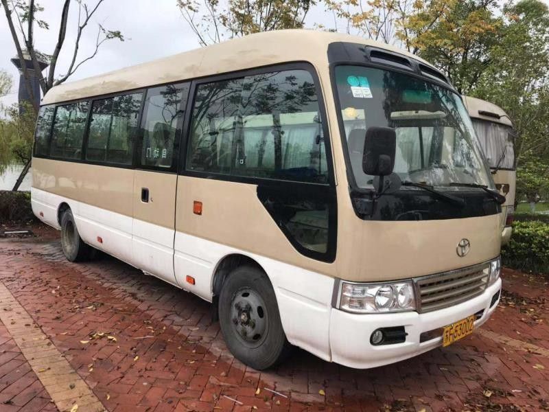 2010 Gebruikte Bus 23 Zetels15b Dieselmotor 2585mm van Jaartoyota Onderlegger voor glazen Bushoogte