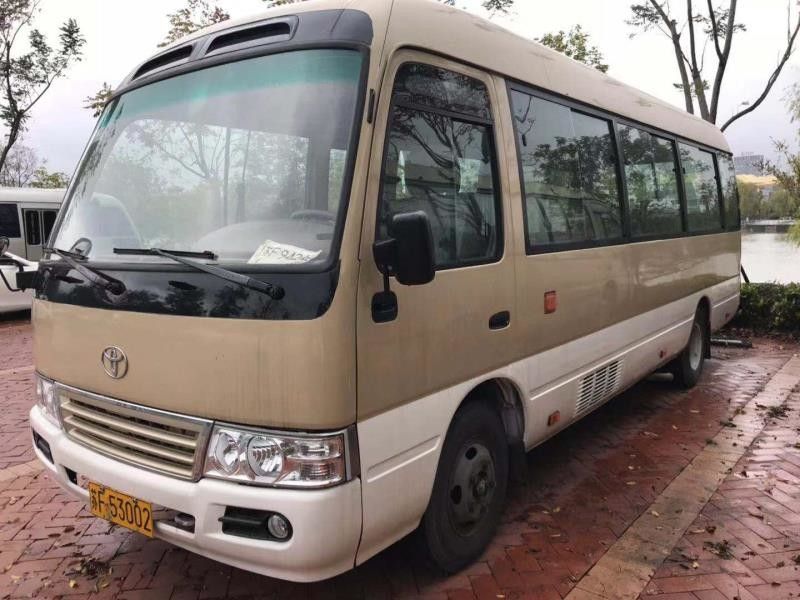 2010 Gebruikte Bus 23 Zetels15b Dieselmotor 2585mm van Jaartoyota Onderlegger voor glazen Bushoogte