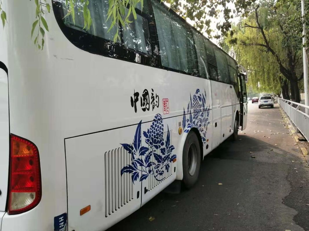 Witte Kleur Gebruikte Yutong-Bussen 47 de Diesel van het Zetels 2013 Jaar Bus Goede Voorwaarde van Yutong