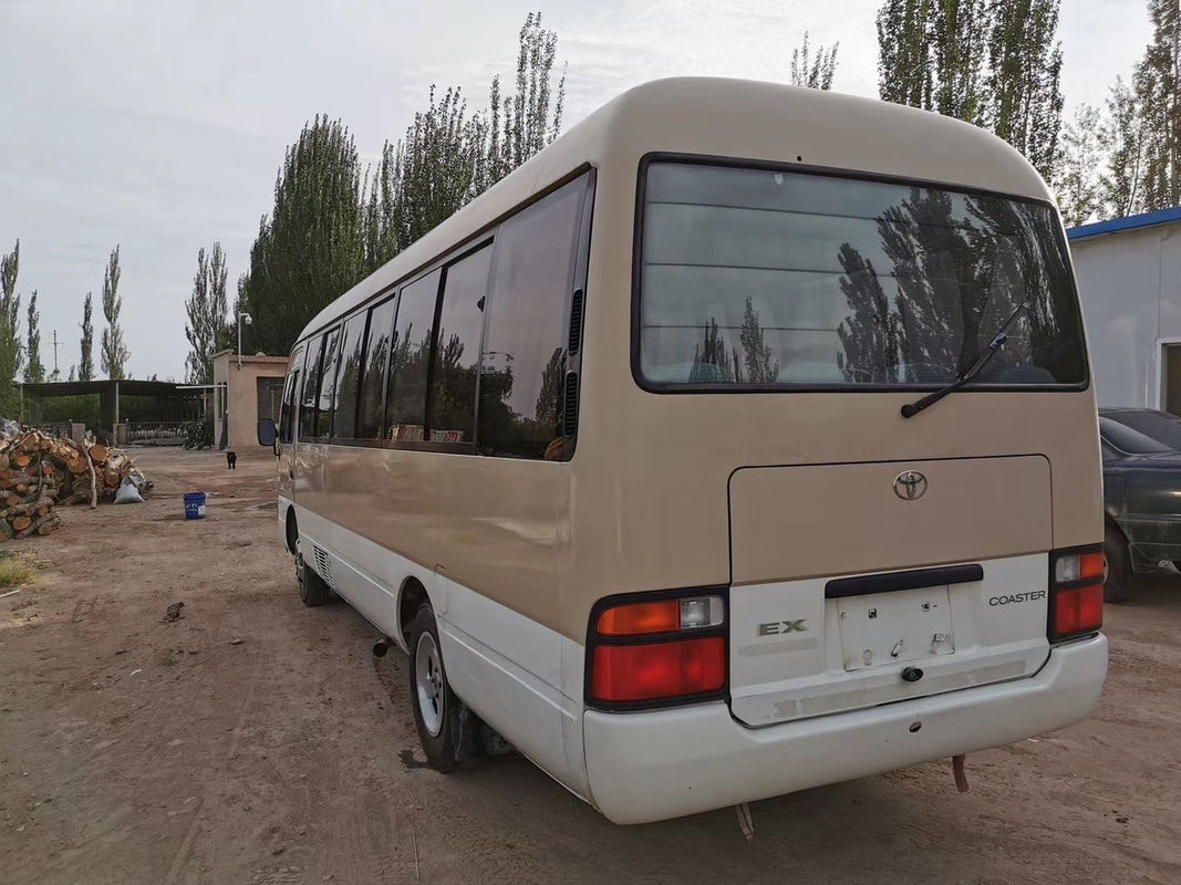 De linkerbus van de Aandrijvingslhd Gebruikte Onderlegger voor glazen gebruikte Minibus 23 Zetels 10 Jaareuro 3