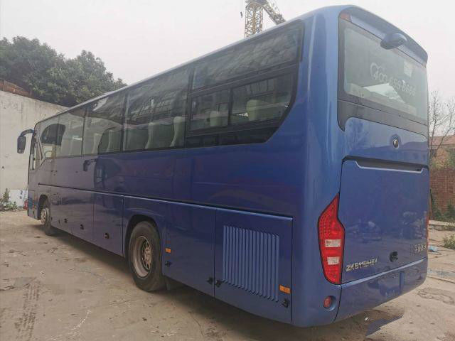 De diesel Dubbele Deuren 51 Zetels 2017 Jaar Gebruikte KINGLONG vervoert Gebruikte Bus Bus With AC per bus