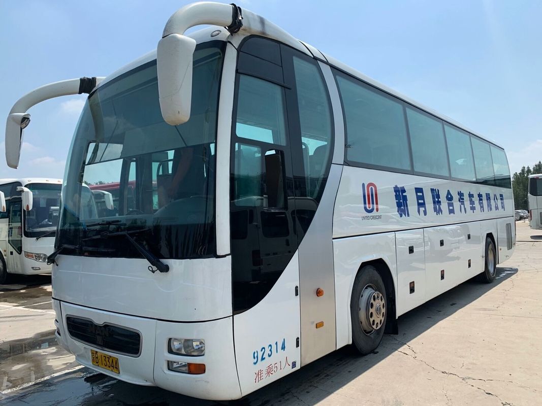 Gebruikte Yutong-Bus voor van het Staalchassis van Verkoop de Modelzk6122 Dubbele Deuren 51Seats Euro III Goede Voorwaarde