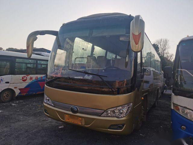 8.7m Lengte 37 van de de Passagiersbus van Zetelsyutong de ZK6878 Gebruikte Enige Deur LHD