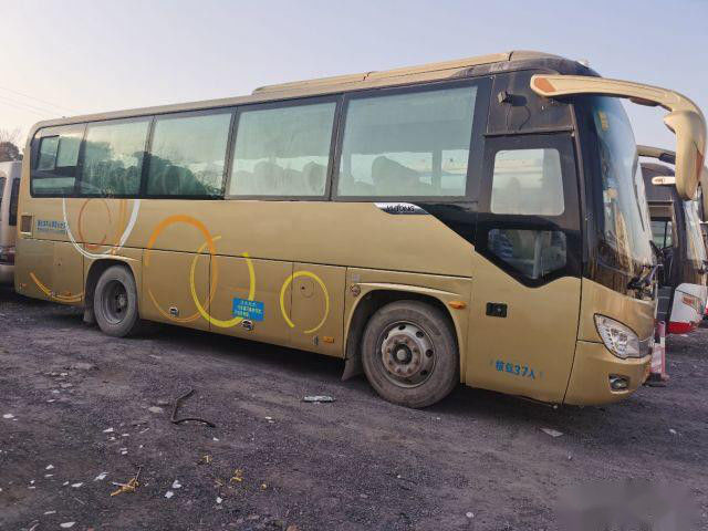 8.7m Lengte 37 van de de Passagiersbus van Zetelsyutong de ZK6878 Gebruikte Enige Deur LHD