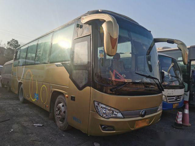 8.7m Lengte 37 van de de Passagiersbus van Zetelsyutong de ZK6878 Gebruikte Enige Deur LHD