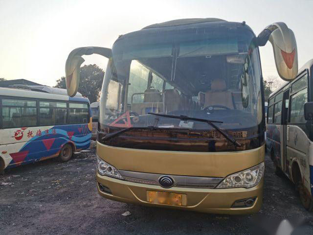 8.7m Lengte 37 van de de Passagiersbus van Zetelsyutong de ZK6878 Gebruikte Enige Deur LHD