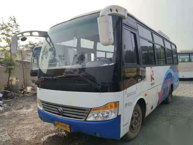 ISO Yutong ZK6752D 29 van het de Busstaal van de Zetelslhd Gebruikte Passagier de Chassis Enige Deuren