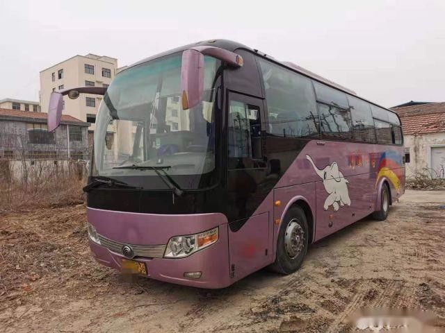 Yutong ZK6107 gebruikte het Staalchassis van Busbus for africa 47 Zetels Verlaten het Sturen Euro III Goede Voorwaarde Lage Kilometer