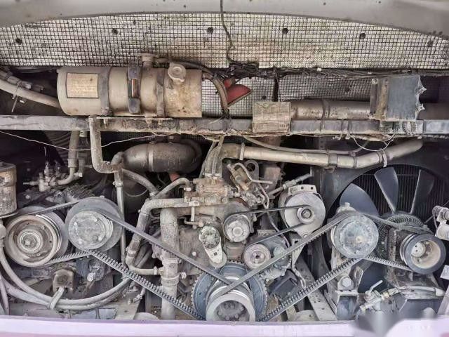 Yutong ZK6107 gebruikte het Staalchassis van Busbus for africa 47 Zetels Verlaten het Sturen Euro III Goede Voorwaarde Lage Kilometer