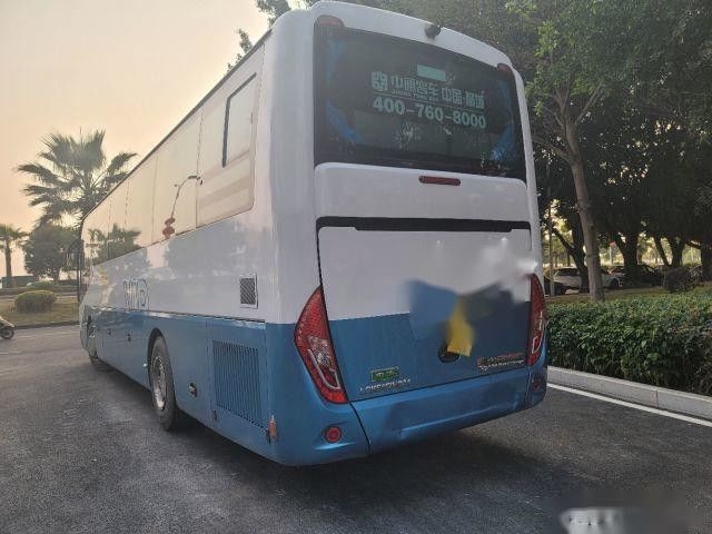 De gebruikte zhongtong bus LCK6119 48 chassis van het de motorluchtkussen van zetels de achteryuchai verdubbelt de linkeraandrijving van de deuren naakte verpakking