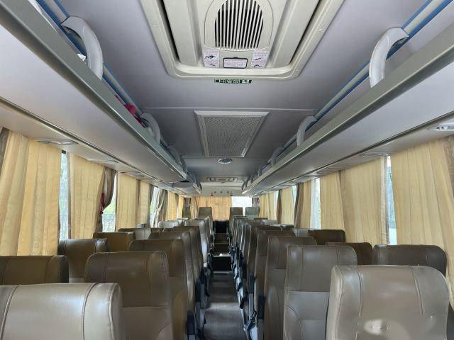 Gebruikte Bus Bus Kinglong XMQ6112 51 van de de Chassis Linkeraandrijving van het Zetelsluchtkussen Lage de Kilometer Naakte Verpakking
