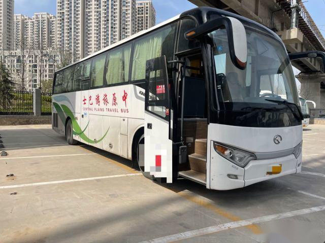 Gebruikte Bus Bus Kinglong XMQ6112 51 van de de Chassis Linkeraandrijving van het Zetelsluchtkussen Lage de Kilometer Naakte Verpakking