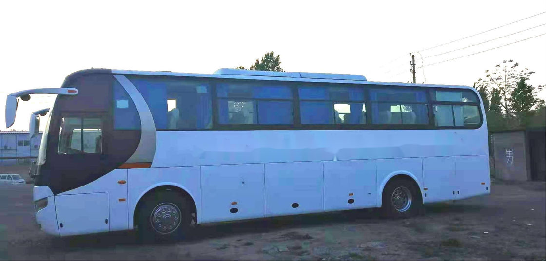 Gebruikte Yutong-Bus ZK6110 51 Zetels Gebruikte het Staalchassis Verlaten Sturende Dubbele Deuren van de Reisbus