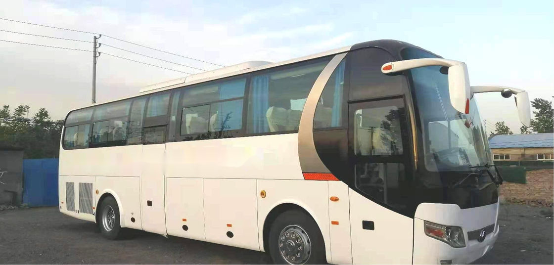 Gebruikte Yutong-Bus ZK6110 51 Zetels Gebruikte het Staalchassis Verlaten Sturende Dubbele Deuren van de Reisbus