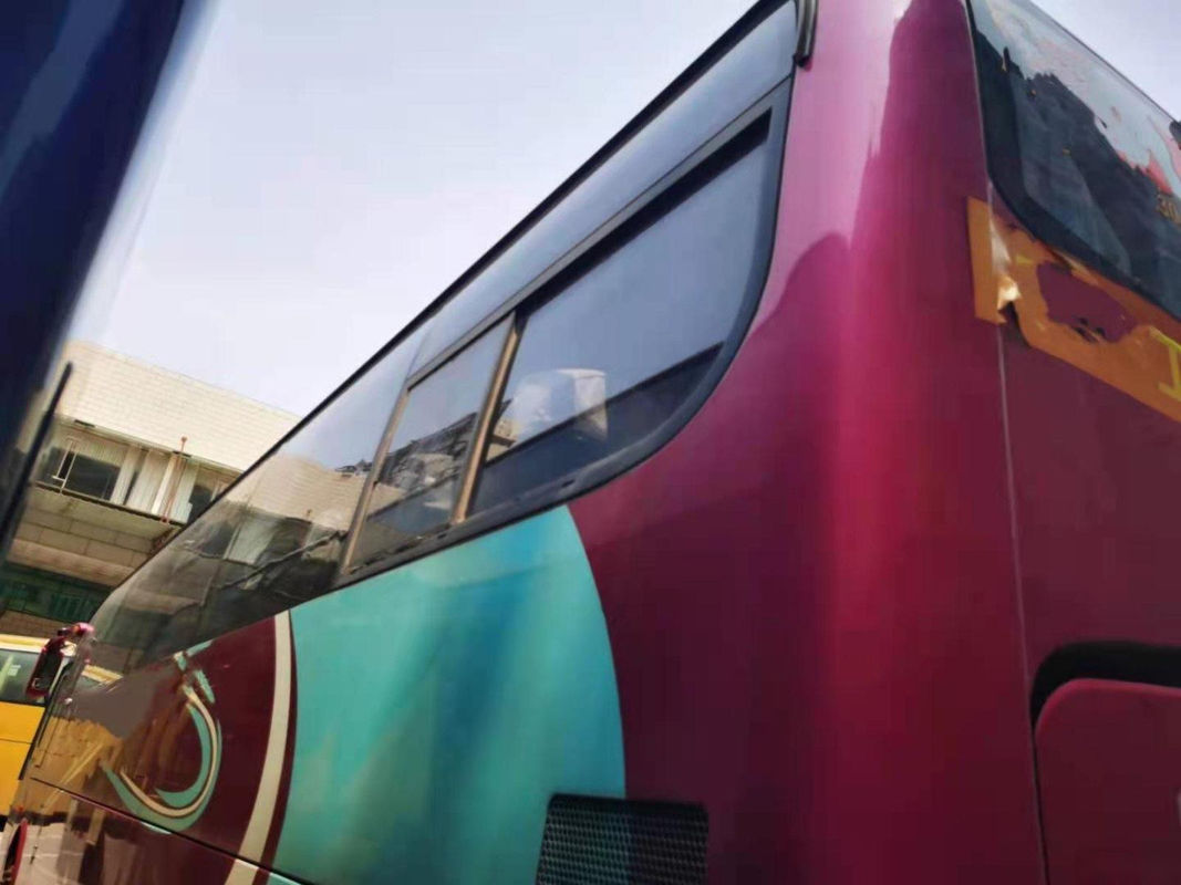 De gebruikte van de Reisbus Modelzk6110 47 Zetels van Yutong verdubbelen de Motor Euro III Naakte Verpakking van Deurenyuchai Verlaten Leiding