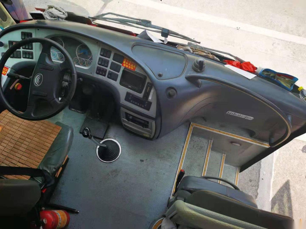 De gebruikte van de Reisbus Modelzk6110 47 Zetels van Yutong verdubbelen de Motor Euro III Naakte Verpakking van Deurenyuchai Verlaten Leiding