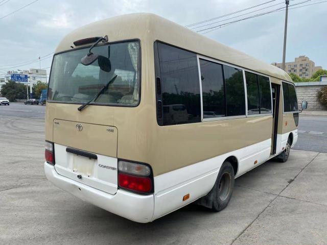 2011 Jaar 18 verliet de Zetels Gebruikte Onderlegger voor glazenbus, LHD Gebruikt Mini Bus Toyota Coaster Bus met 2TR-Benzinemotor, Leiding