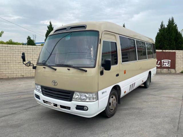 2011 Jaar 18 verliet de Zetels Gebruikte Onderlegger voor glazenbus, LHD Gebruikt Mini Bus Toyota Coaster Bus met 2TR-Benzinemotor, Leiding
