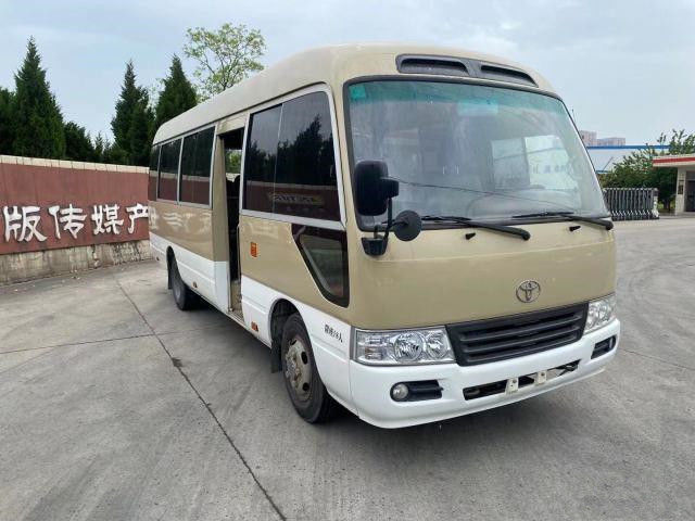2011 Jaar 18 verliet de Zetels Gebruikte Onderlegger voor glazenbus, LHD Gebruikt Mini Bus Toyota Coaster Bus met 2TR-Benzinemotor, Leiding
