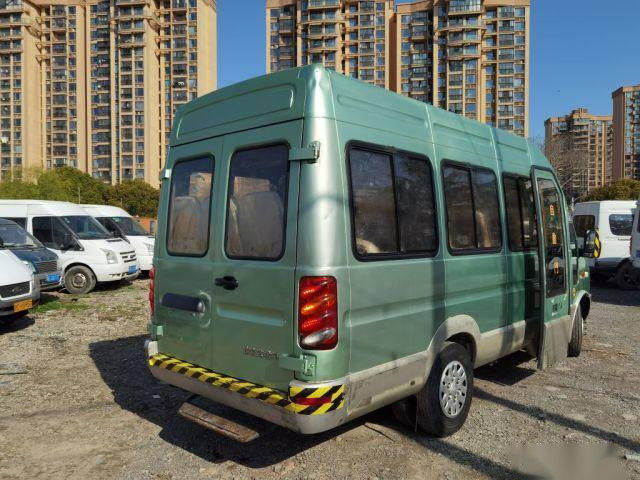 Gebruikte minibus 17 zitplaatsen merk 2.8T Dieselmotor Elektrische poort Euro III