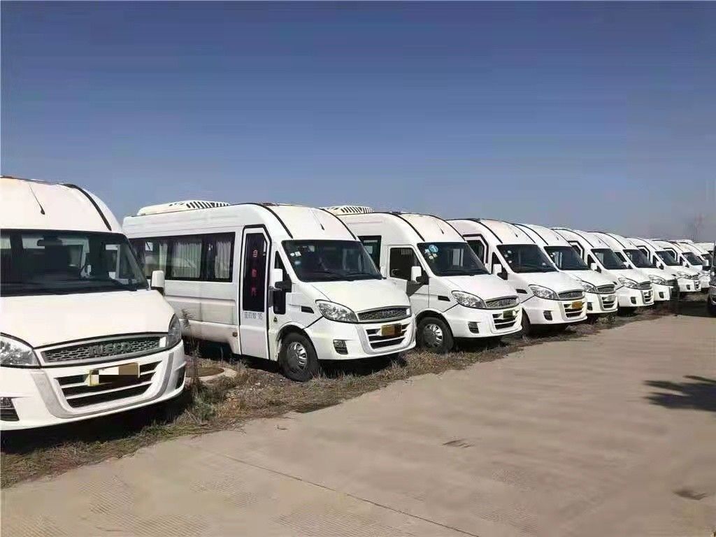 Wit Iveco-Gebruikt Merk en Nieuwe Minibus 15 Zetels129hp Diesel 2016-2017 Jaar