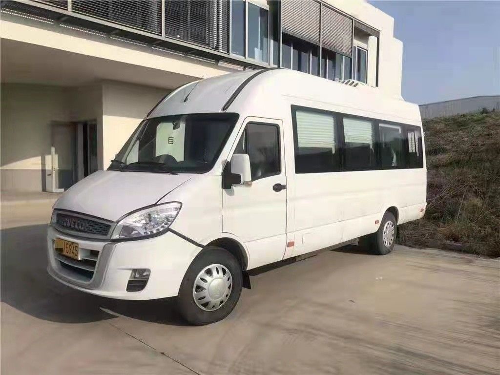 Wit Iveco-Gebruikt Merk en Nieuwe Minibus 15 Zetels129hp Diesel 2016-2017 Jaar