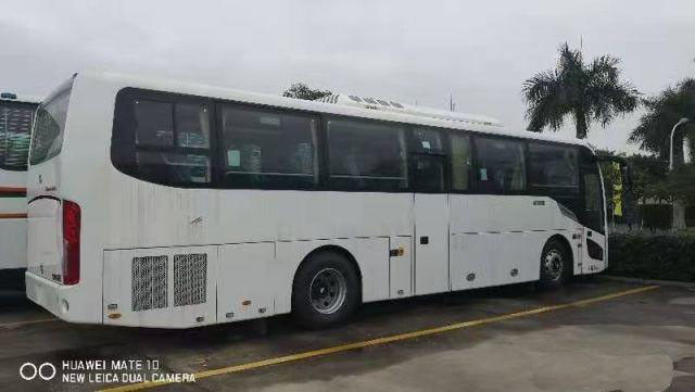Gebruikte Kinglong-Bus 44 Chassis van het de Deurenluchtkussen van het Zetels de Nieuwe Merk Dubbele