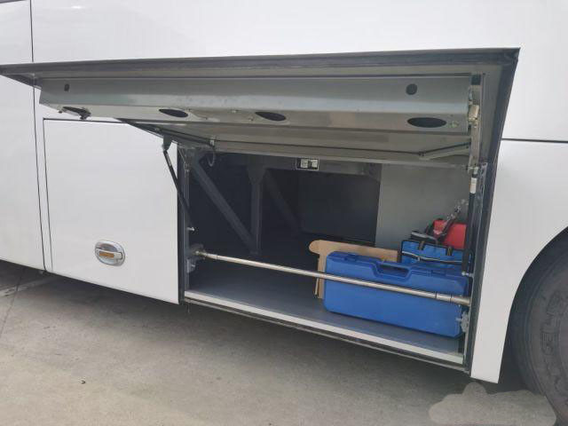 Gebruikte Kinglong-Bus 44 Chassis van het de Deurenluchtkussen van het Zetels de Nieuwe Merk Dubbele