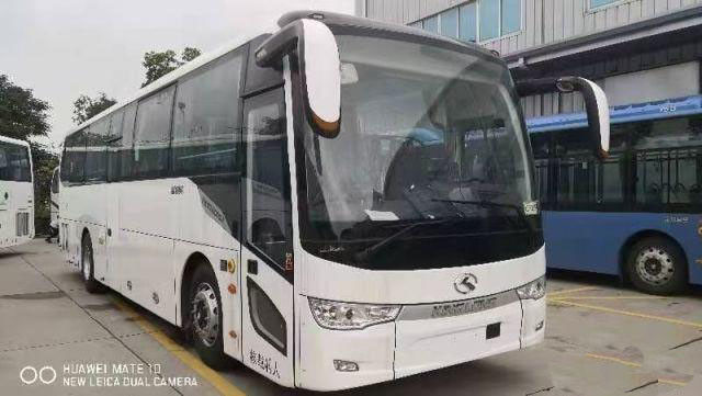 Gebruikte Kinglong-Bus 44 Chassis van het de Deurenluchtkussen van het Zetels de Nieuwe Merk Dubbele