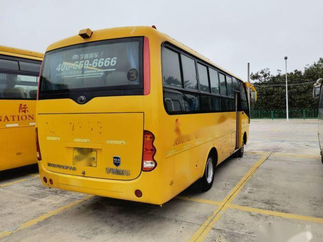 Gebruikte Yutong-Bus 29 van het de Busstaal van de Zetelsreis de Chassis Front Engine Euro III verliet Leiding