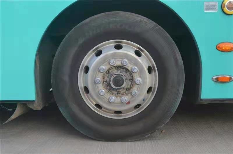 De gebruikte Gebruikte Zetels van Zhongtong LCK6950 27/62 van de Stadsbus trainen de Euro IV Qijiang Versnellingsbak van Bus 164kw