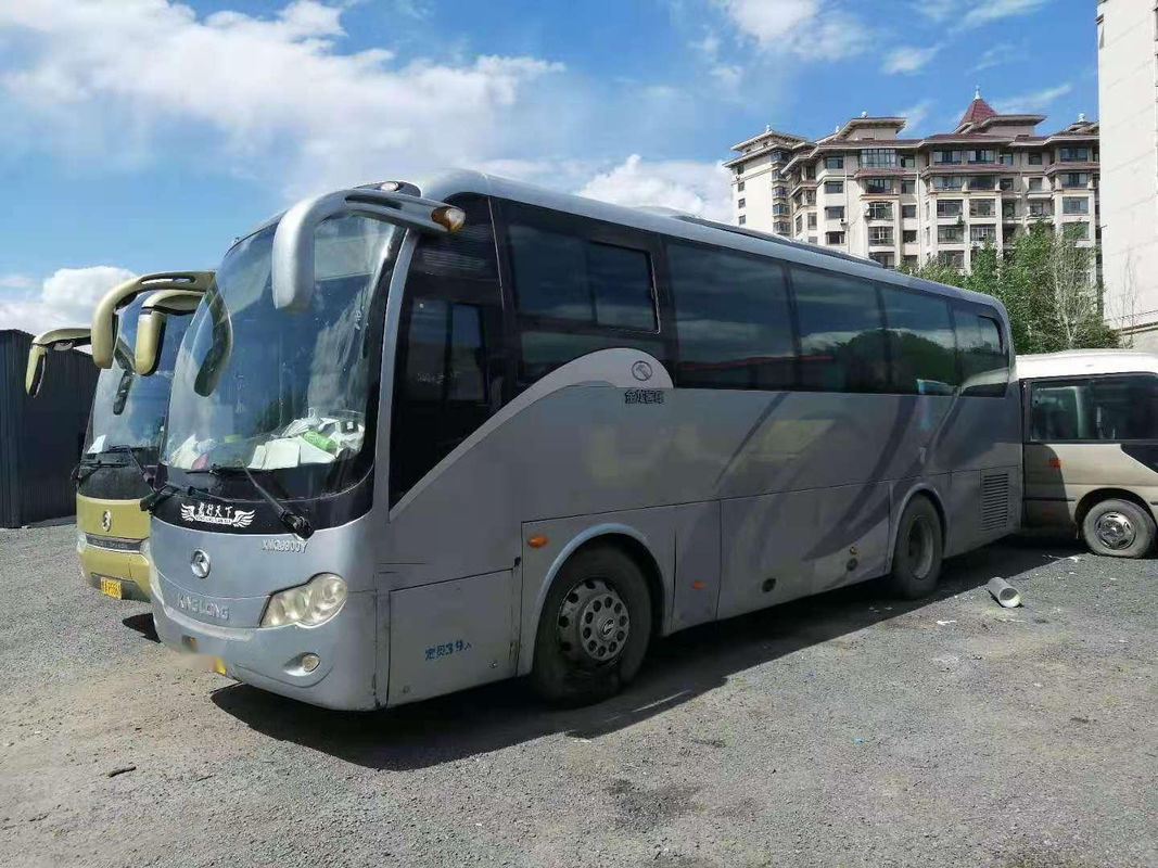 De gebruikte Kinglong-Lage Kilometer van Busxmq6900 Dubbele Deuren 39seats verliet de Chassis van het Leidingsstaal