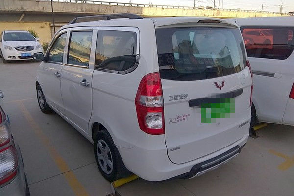 2014 Jaarwuling Gebruikte Auto 7 de Brandstoflhd Aandrijving van Zetelsmini bus used cars gasoline