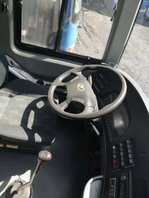 De gebruikte Youngman-het Luchtkussen Dubbele Deuren van Busneoplan Chassis 48seats verlieten Leiding Achtermotor Gebruikte Passagiersbus