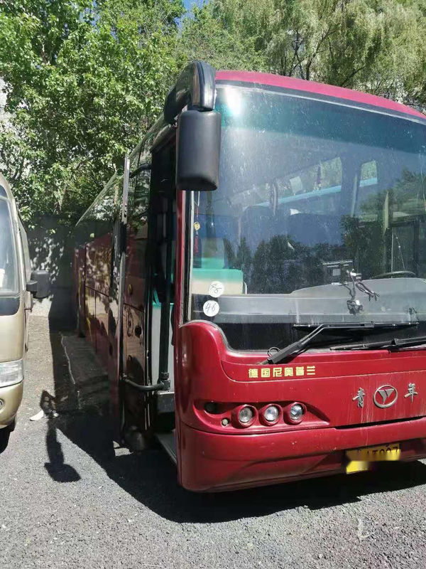 De gebruikte Youngman-het Luchtkussen Dubbele Deuren van Busneoplan Chassis 48seats verlieten Leiding Achtermotor Gebruikte Passagiersbus