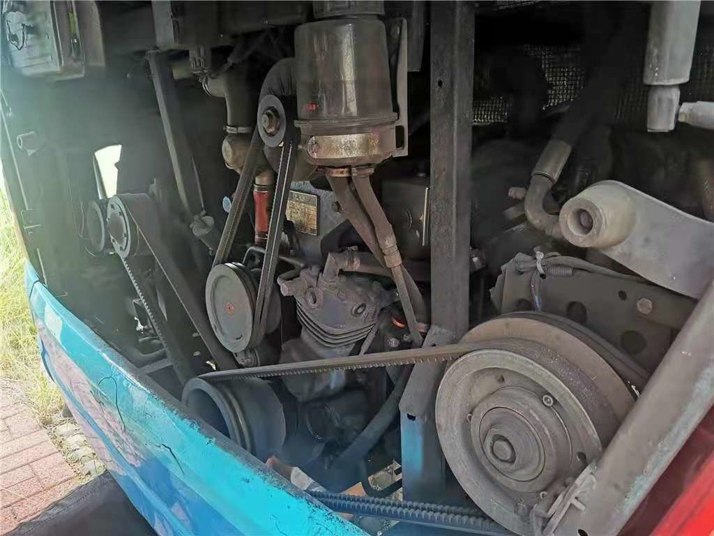 De gebruikte Yutong-Bus ZK6122 49 Gebruikte het Luchtkussenchassis van de Zetelswp.10 Achtermotor 336kw traint Bus