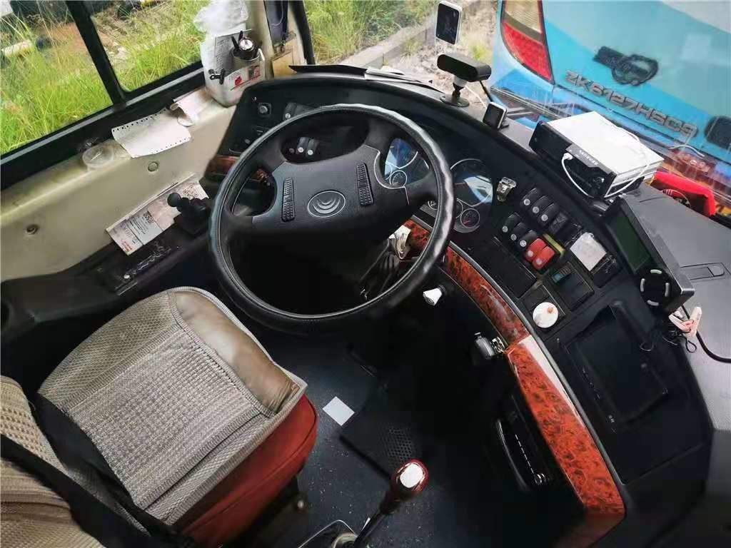 De gebruikte Yutong-Bus ZK6122 49 Gebruikte het Luchtkussenchassis van de Zetelswp.10 Achtermotor 336kw traint Bus