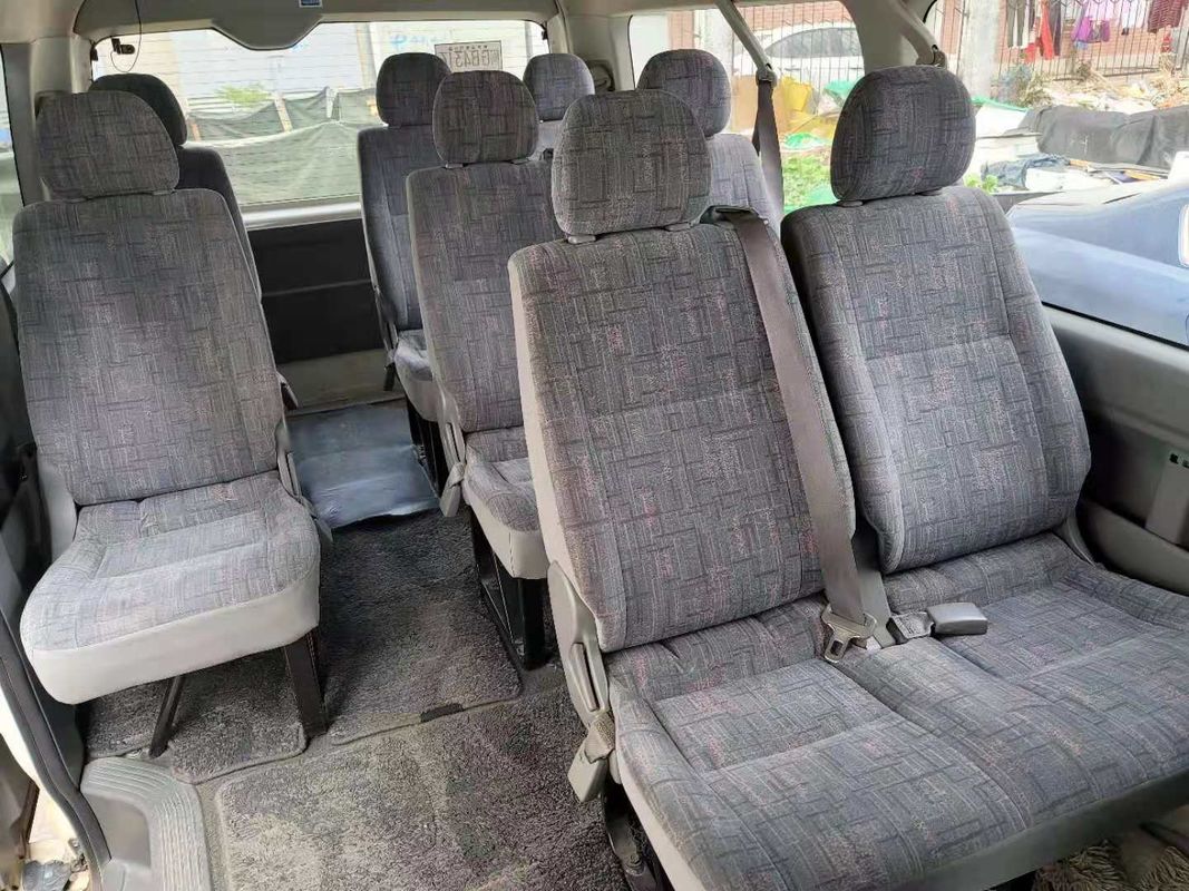 10 de zetelsdiesel Toyota Gebruikt Mini Bus With Gasoline Engine AC rust Geen Ongevallen 2013 Jaar uit