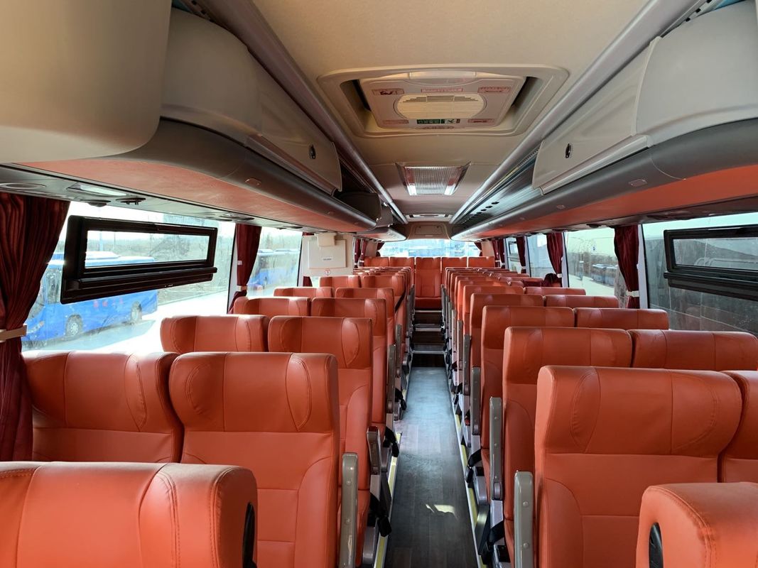 Gebruikte Zhongtong-Buslck6128 Nieuwe Bus 56 Zetels verdubbelt Achtermotor van het Deuren de Grote Compartiment