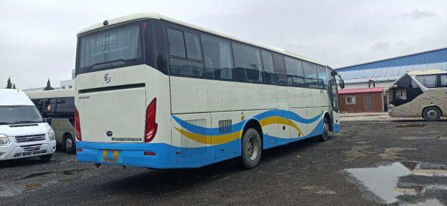 De gebruikte Reisbus voor Afrika gebruikte de Gouden van het Luchtkussenchassis van Dragon Bus Yuchai Rear Engine 233kw 53seats Euro IV Lage Kilometer