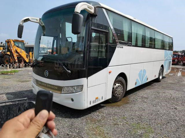 De gebruikte Gouden Chassis van het de Zetelsstaal van Dragon Bus XML6113J 51 gebruikten de Motor 197kw Euro V van Yuchai van de Reisbus