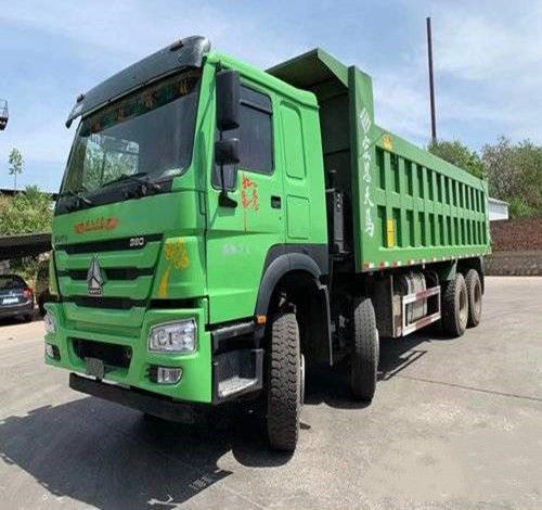 De Tweede Hand Sinotruk HOWO 7 Zware Vrachtwagen 380 Paardekracht 8X4 8.2m Kipwagenvrachtwagen ZZ3317N4667E1 van China