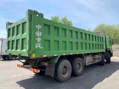 De Tweede Hand Sinotruk HOWO 7 Zware Vrachtwagen 380 Paardekracht 8X4 8.2m Kipwagenvrachtwagen ZZ3317N4667E1 van China