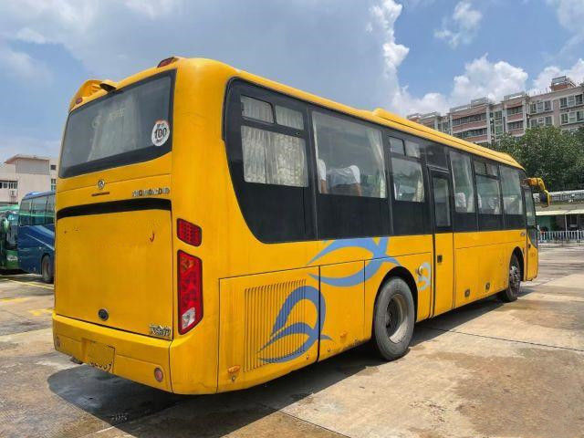 De gebruikte Kinglong-Busxmq6110 Achtermotor gebruikte Bus Bus Double Doors 50 Chassis van het Zetels Euro IV Luchtkussen