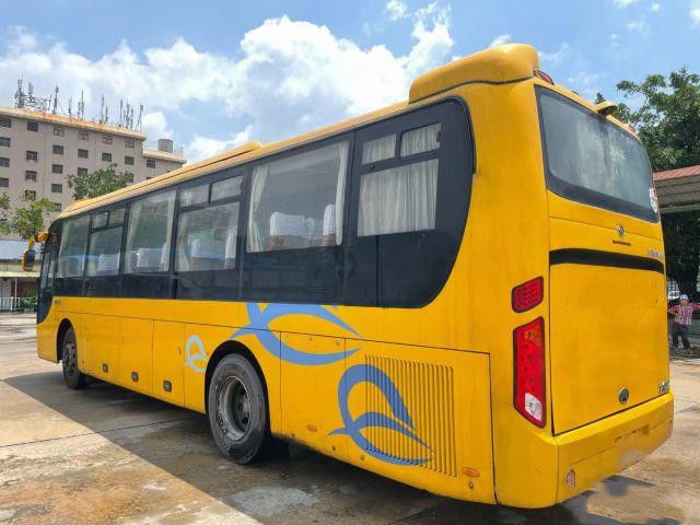 De gebruikte Kinglong-Busxmq6110 Achtermotor gebruikte Bus Bus Double Doors 50 Chassis van het Zetels Euro IV Luchtkussen