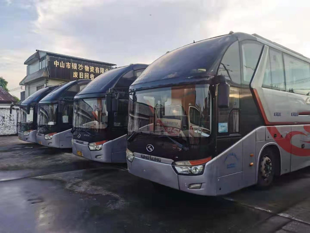Gebruikte Kinglong-Bus 55 Zetels verdubbelt de Windscherm Gebruikte Chassis van het de Kilometerluchtkussen van de Reisbus Lage
