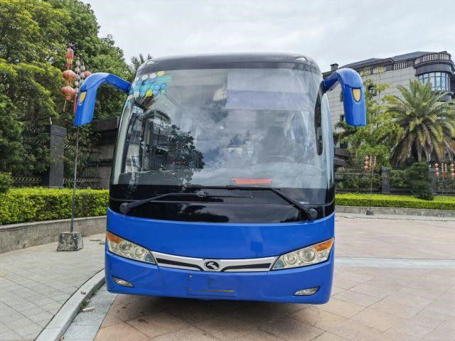 Het gebruikte Modelxmq6859 Merk Kinglong 35 Zetels Lage Kilometer Euro III Gebruikt Mini Coach van de Reisbus