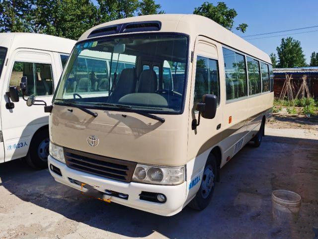 De gebruikte Toyota-van de Zetelsbureaus van de Onderlegger voor glazen 17-30 Seater Luxe Benzine LHD 2017 Gemaakt in Japan