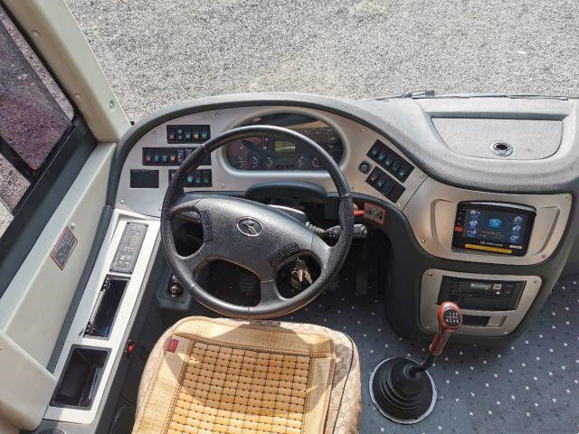 De gebruikte Hogere Bussen van Toyota voor Zetels van de Aandrijvingsmini car kinglong bus coach XMQ6802 35 van Filippijnen Hiace de Rechtse
